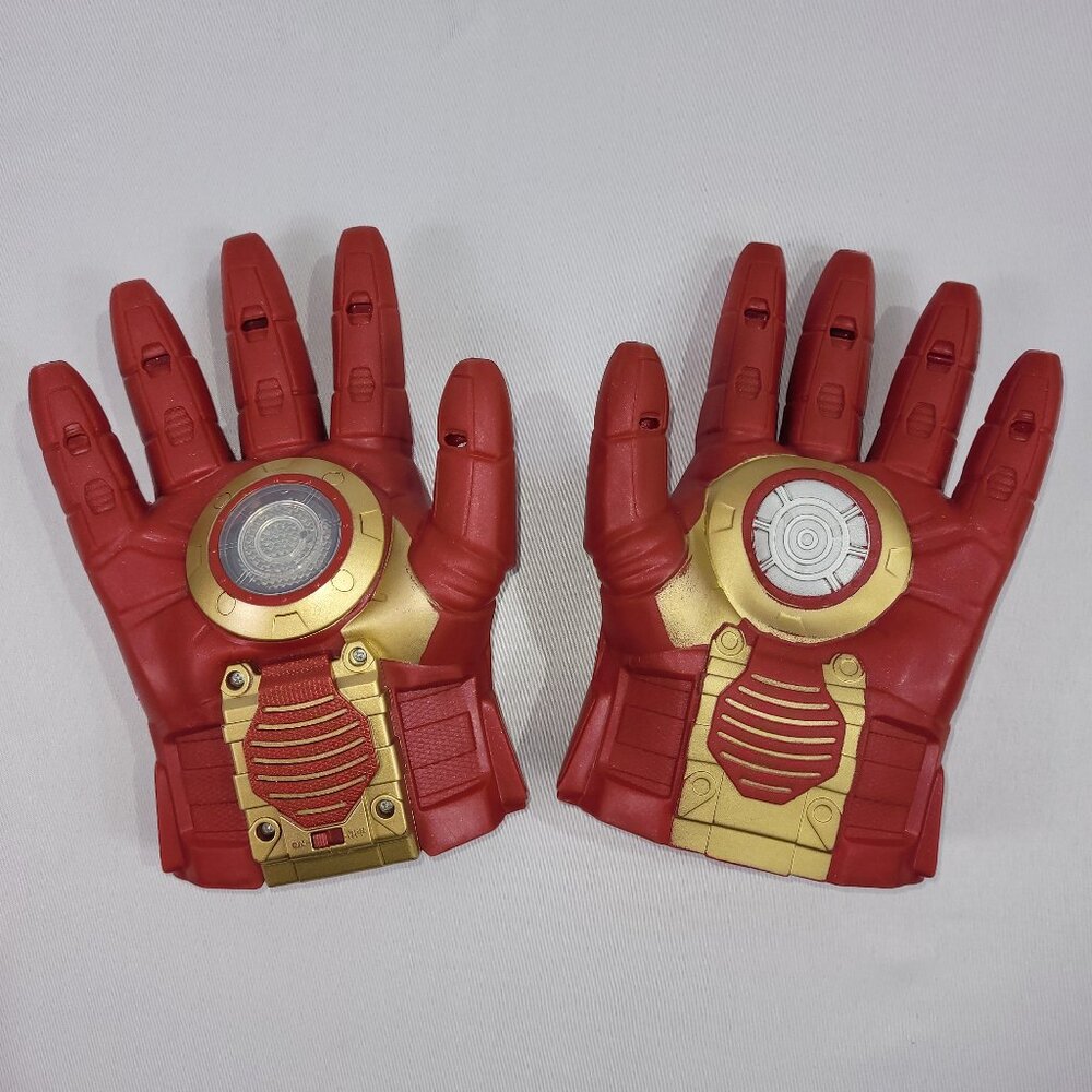 Marvel Avengers Age Ultron Iron Man Arc FX Armor Gloves by Hasbro